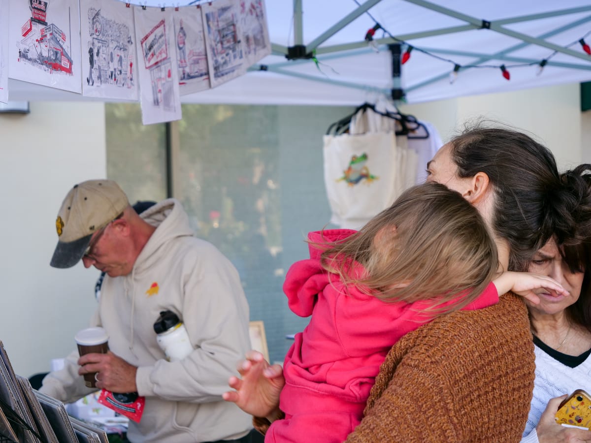 PHOTOS: Weekend Markets Celebrate Holiday Season